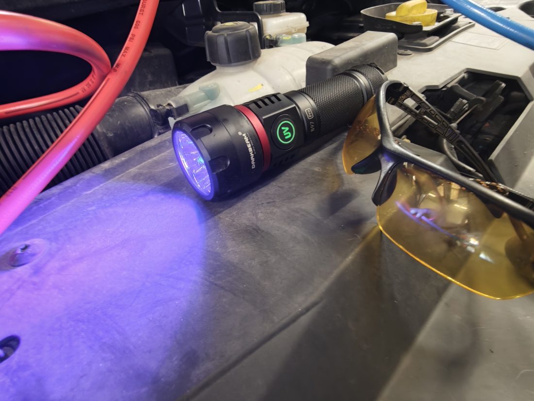 Lampe UV et lunettes de protection pour la détection de fuite au traceur fluorescent